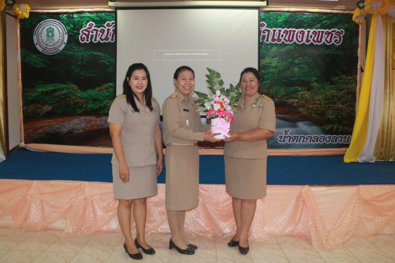 6.  นางคนึงนิตย์ วันนิตย์ ผู้อำนวยการสำนักงาน กศน.จังหวัดกำแพงเพชร เข้าร่วมการประชุมผู้บริหาร ข้าราชการ หัวหน้ากลุ่มงานพนักงานราชการและบุคลากรสำนักงาน กศน.จังหวัดกำแพงเพชร