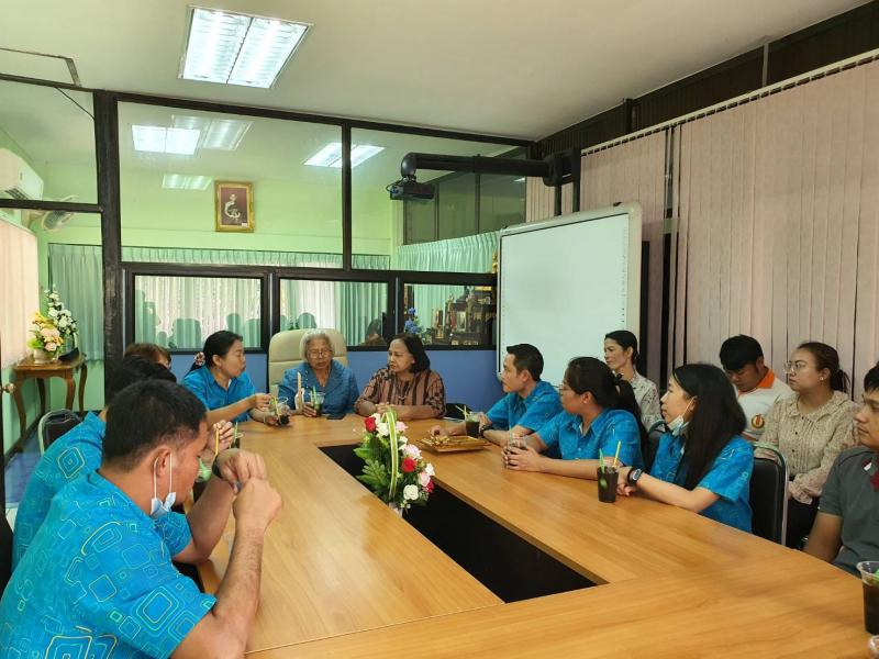 7. นางสาวชโรทัย ปัญติ ศึกษานิเทศก์ชำนาญการพิเศษ และบุคลากร กศน.จังหวัดกำแพงเพชรต้อนรับคณะศึกษาดูงานจาก สำนักงาน กศน.จังหวัดสุพรรณบุรี