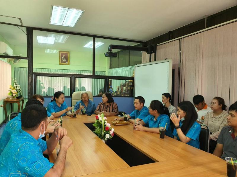 8. นางสาวชโรทัย ปัญติ ศึกษานิเทศก์ชำนาญการพิเศษ และบุคลากร กศน.จังหวัดกำแพงเพชรต้อนรับคณะศึกษาดูงานจาก สำนักงาน กศน.จังหวัดสุพรรณบุรี