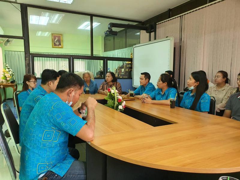 10. นางสาวชโรทัย ปัญติ ศึกษานิเทศก์ชำนาญการพิเศษ และบุคลากร กศน.จังหวัดกำแพงเพชรต้อนรับคณะศึกษาดูงานจาก สำนักงาน กศน.จังหวัดสุพรรณบุรี