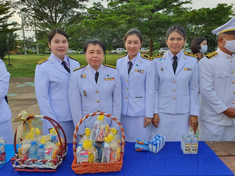 1. นางคนึงนิตย์ วันนิตย์ ผู้อำนวยการสำนักงาน กศน.จังหวัดกำแพงเพชร และบุคลกากรในสังกัด เข้า่วมทำบุญตักบาตร และวางพานพุ่ม เนื่องในวันคล้ายวันพระราชสมภพครบรอบ 120 ปี สมเด็จพระศรีนครินทราบรมราชชนนี