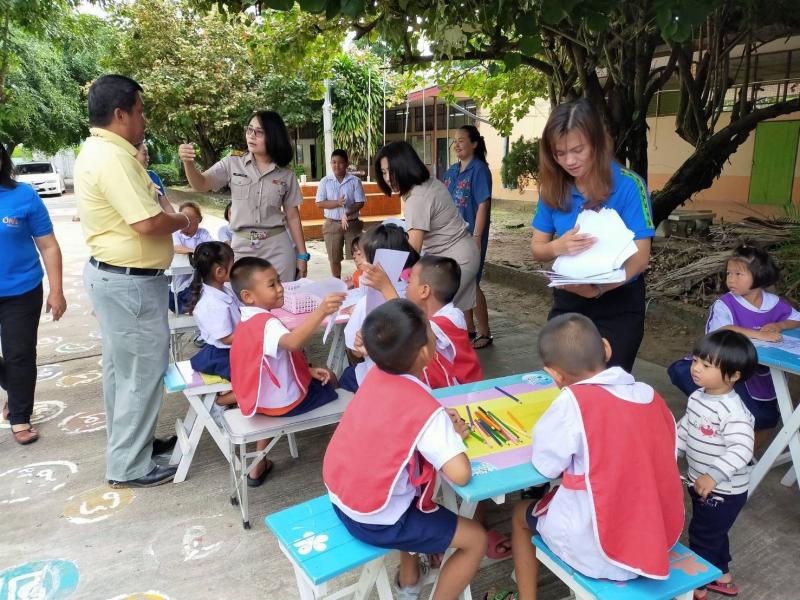 7. สำนักงาน กศน.จังหวัดกำแพงเพชร มอบหนังสือจำนวน 2,120 เล่ม แก่โรงเรียนบ้านคลองปลาสร้อย อำเภอปางศิลาทอง จังหวัดกำแพงเพชร