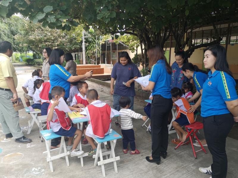 10. สำนักงาน กศน.จังหวัดกำแพงเพชร มอบหนังสือจำนวน 2,120 เล่ม แก่โรงเรียนบ้านคลองปลาสร้อย อำเภอปางศิลาทอง จังหวัดกำแพงเพชร