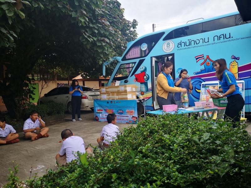 16. สำนักงาน กศน.จังหวัดกำแพงเพชร มอบหนังสือจำนวน 2,120 เล่ม แก่โรงเรียนบ้านคลองปลาสร้อย อำเภอปางศิลาทอง จังหวัดกำแพงเพชร