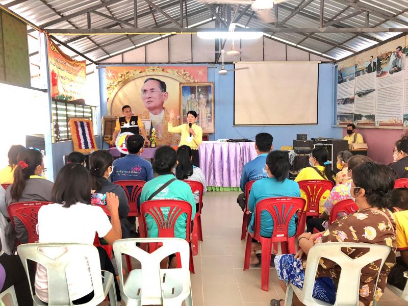 5.  ร่วมเปิดโครงการขยายผลโครงการอันเนื่องมาจากพระราชดำริ ณ ศูนย์เรียนรู้ปรัชญาของเศรษฐกิจพอเพียง  บ้านหนองบง ต.โกสัมพีนคร อ.โกสัมพีนคร