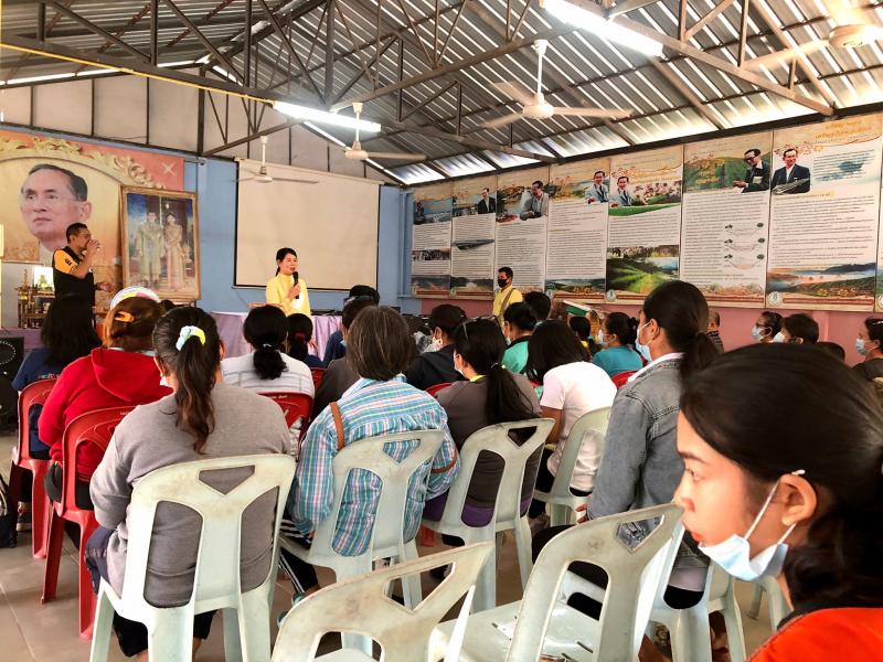 6.  ร่วมเปิดโครงการขยายผลโครงการอันเนื่องมาจากพระราชดำริ ณ ศูนย์เรียนรู้ปรัชญาของเศรษฐกิจพอเพียง  บ้านหนองบง ต.โกสัมพีนคร อ.โกสัมพีนคร