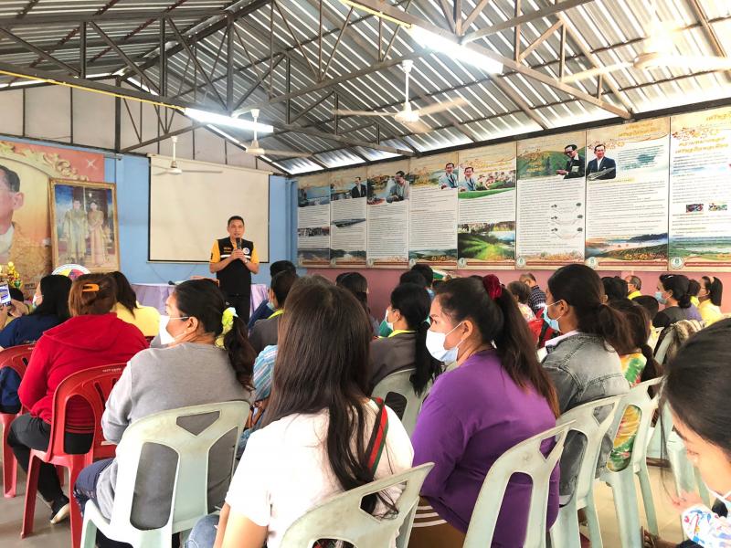 8.  ร่วมเปิดโครงการขยายผลโครงการอันเนื่องมาจากพระราชดำริ ณ ศูนย์เรียนรู้ปรัชญาของเศรษฐกิจพอเพียง  บ้านหนองบง ต.โกสัมพีนคร อ.โกสัมพีนคร