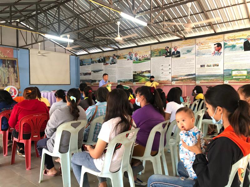 11.  ร่วมเปิดโครงการขยายผลโครงการอันเนื่องมาจากพระราชดำริ ณ ศูนย์เรียนรู้ปรัชญาของเศรษฐกิจพอเพียง  บ้านหนองบง ต.โกสัมพีนคร อ.โกสัมพีนคร