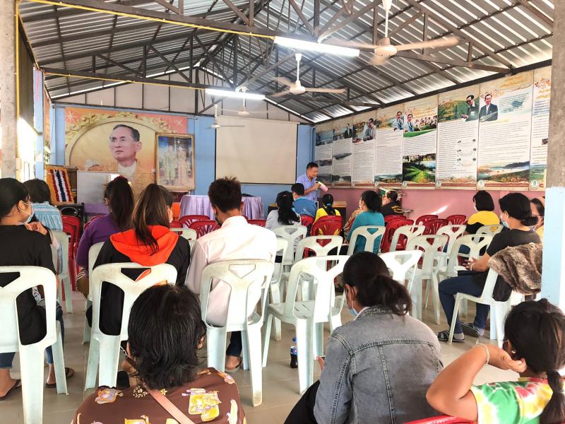 12.  ร่วมเปิดโครงการขยายผลโครงการอันเนื่องมาจากพระราชดำริ ณ ศูนย์เรียนรู้ปรัชญาของเศรษฐกิจพอเพียง  บ้านหนองบง ต.โกสัมพีนคร อ.โกสัมพีนคร