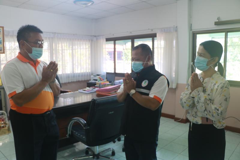 6. นายมงคล พลายชมพูนุท นำบุคลากรในสังกัด สำนักงาน กศน.จังหวัดกำแพงเพชร เข้าอวยพรปีใหม่ 2564  ณ ศึกษาธิการจังหวัดกำแพงเพชร