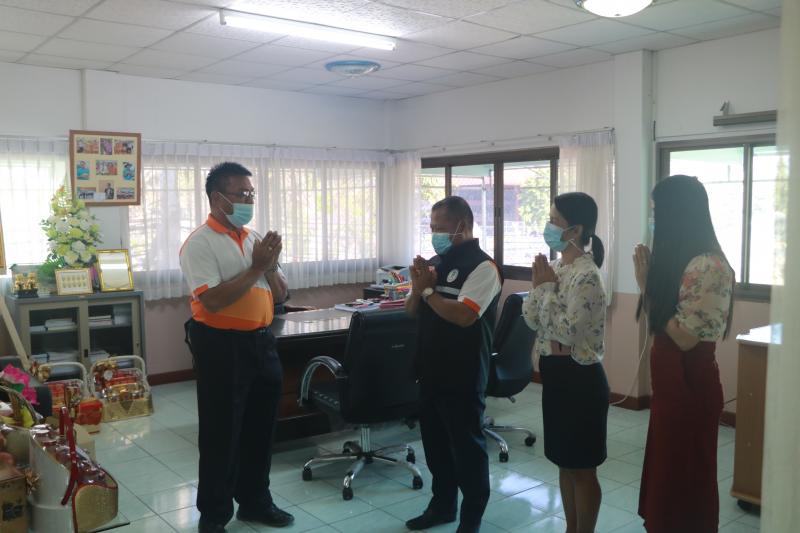 7. นายมงคล พลายชมพูนุท นำบุคลากรในสังกัด สำนักงาน กศน.จังหวัดกำแพงเพชร เข้าอวยพรปีใหม่ 2564  ณ ศึกษาธิการจังหวัดกำแพงเพชร