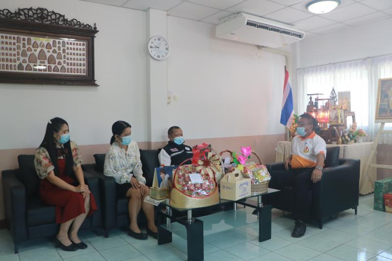 8. นายมงคล พลายชมพูนุท นำบุคลากรในสังกัด สำนักงาน กศน.จังหวัดกำแพงเพชร เข้าอวยพรปีใหม่ 2564  ณ ศึกษาธิการจังหวัดกำแพงเพชร