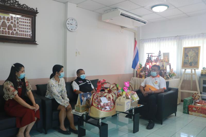 9. นายมงคล พลายชมพูนุท นำบุคลากรในสังกัด สำนักงาน กศน.จังหวัดกำแพงเพชร เข้าอวยพรปีใหม่ 2564  ณ ศึกษาธิการจังหวัดกำแพงเพชร