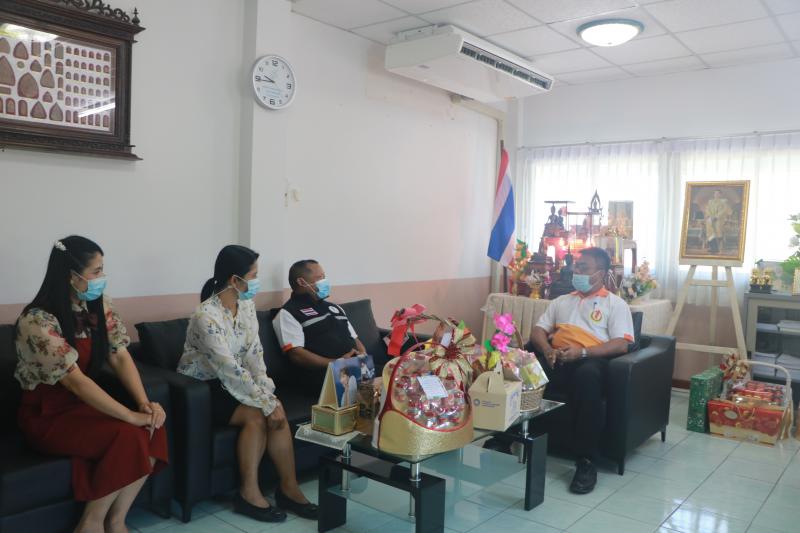 10. นายมงคล พลายชมพูนุท นำบุคลากรในสังกัด สำนักงาน กศน.จังหวัดกำแพงเพชร เข้าอวยพรปีใหม่ 2564  ณ ศึกษาธิการจังหวัดกำแพงเพชร