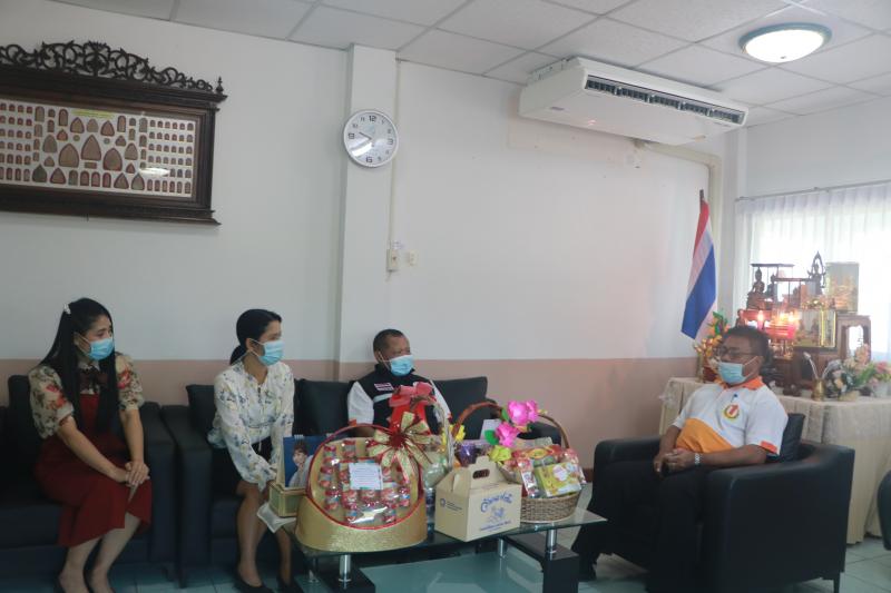 11. นายมงคล พลายชมพูนุท นำบุคลากรในสังกัด สำนักงาน กศน.จังหวัดกำแพงเพชร เข้าอวยพรปีใหม่ 2564  ณ ศึกษาธิการจังหวัดกำแพงเพชร