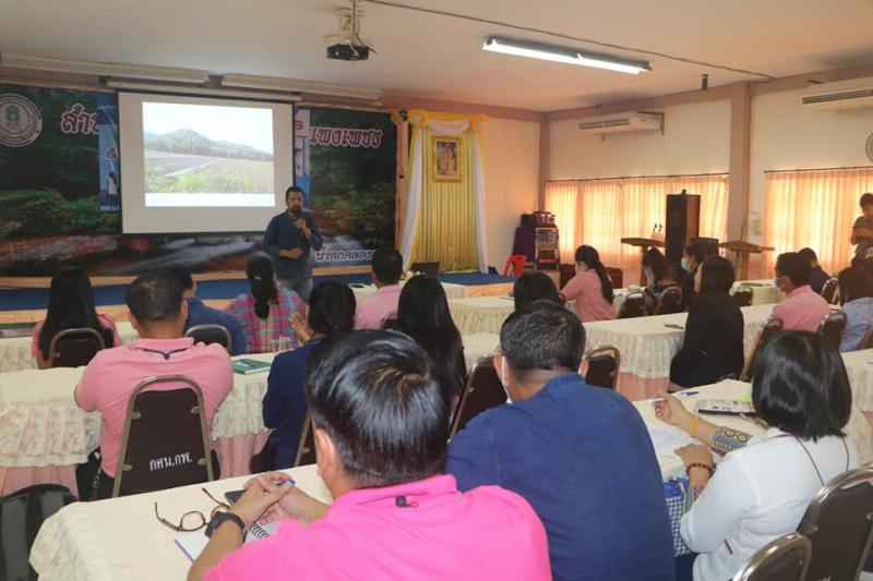 4. สำนักงาน กศน.จังหวัดกำแพงเพชร จัดโครงการให้ความรู้ตามหลักทฤษฎีใหม่ประยุกต์สู่ “โคก หนอง นา โมเดล”