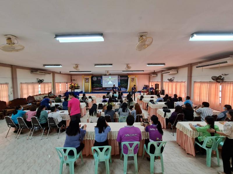 7. โครงการอบรมเชิงปฏิบัติการเพิ่มศักยภาพการจัดกิจกรรมการเรียนรู้ทางวิทยาศาสตร์ Science show สำหรับบุคลากรในสังกัด กศน.จังหวัดกำแพงเพชร