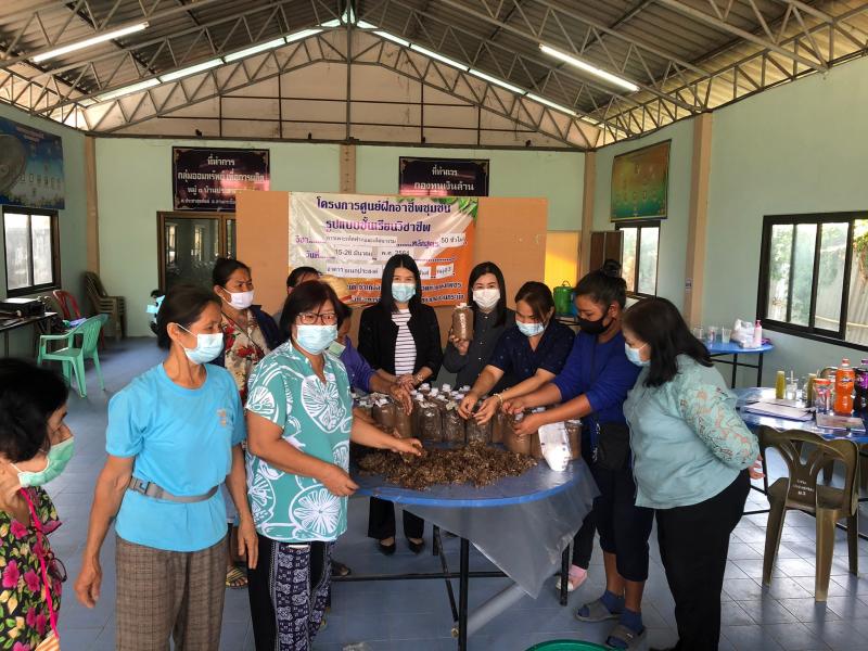 2.  คณะนิเทศ สนง.กศน.จังหวัดกำแพงเพชรโดย นางสาวชโรทัย  ปัญติ ศึกษานิเทศชำนาญการพิเศษ นางสาวสุภาภรณ์ หาญสำเภา นักวิชาการศึกษาปฏิบัติการ และนางสาวจินดารัตน์  ทับทิม นักวิชาการศึกษา นิเทศการจัดกิจกรรม