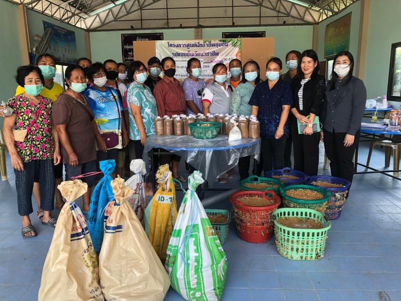 6.  คณะนิเทศ สนง.กศน.จังหวัดกำแพงเพชรโดย นางสาวชโรทัย  ปัญติ ศึกษานิเทศชำนาญการพิเศษ นางสาวสุภาภรณ์ หาญสำเภา นักวิชาการศึกษาปฏิบัติการ และนางสาวจินดารัตน์  ทับทิม นักวิชาการศึกษา นิเทศการจัดกิจกรรม