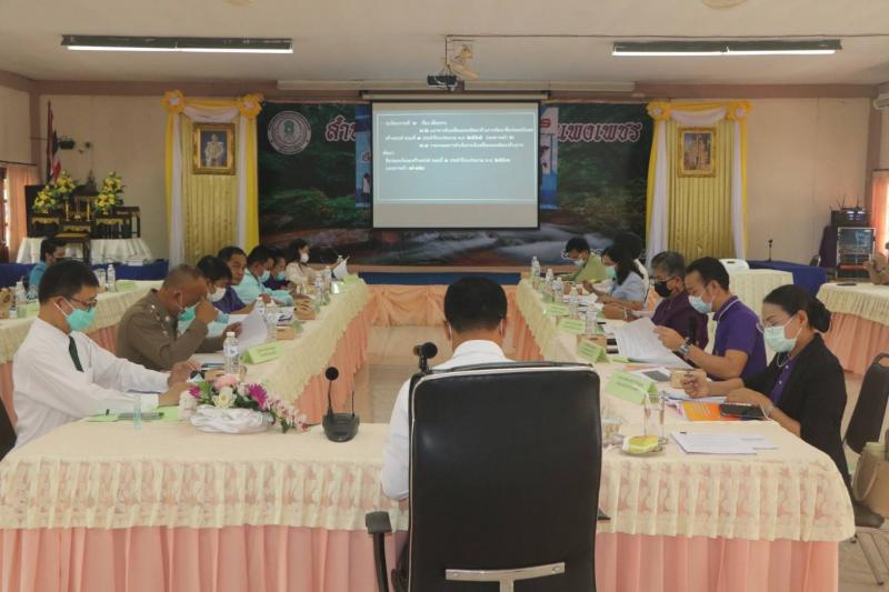 2. นายพีระพงษ์ รุ่งเรืองศิลป์ รักษาการผู้อำนวยการสำนักงานกศน. จังหวัดกำแพงเพชรร่วมประชุมคณะอนุกรรมการพัฒนาสื่อปลอดภัยและสร้างสรรค์จังหวัดกำแพงเพชร