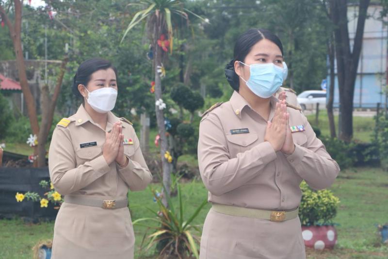 1. นายพีระพงษ์ รุ่งเรืองศิลป์ พร้อมด้วย ข้าราชการ  พนักงานราชการ และบุคลากรในสังกัด ร่วมกิจกรรมเชิญธงชาติไทยและร้องเพลงชาติไทย