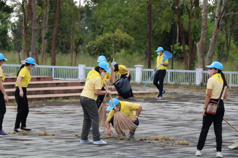 4. เข้าร่วมกิจกรรมจิตอาสาร่วมกับกศน.อำเภอเมืองกำแพงเพชร ณ บริเวรหน้าอาคาร สำนักงาน กศน.จังหวัดกำแพงเพชร  และจิตอาสา ร่วมกับ หัวหน้าส่วนราชการ ณ ศูนย์ราชการ จังหวัดกำแพงเพชร