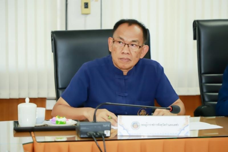 5. สำนักงานส่งเสริมการเรียนรู้ จังหวัดกำแพงเพชร โดยว่าที่ พ.ต.ดำริห์ ติยะวัฒน์ ผู้อำนวยการสำนักงาน ส่งเสริมการเรียนรู้จังหวัดกำแพงเพชร เข้าร่วมประชุมฯ เพื่อร่วมหารือแนวทาง การดำเนินงานดูแลรักษาความสงบเรียบร้อยและความปลอดภัย