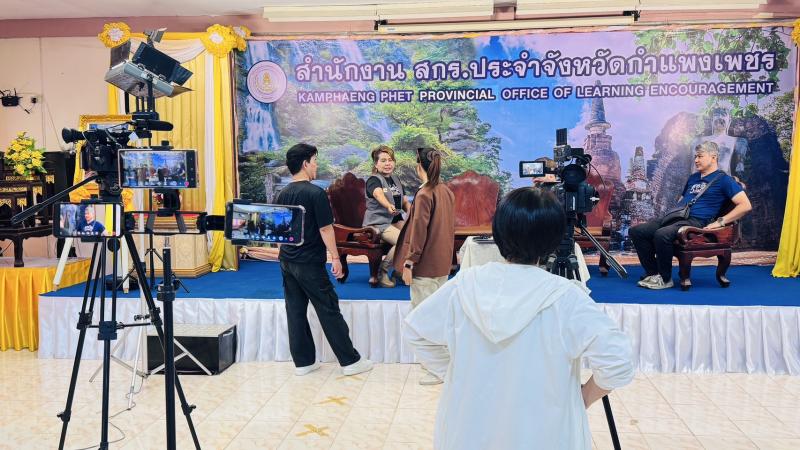 6. ว่าที่ พ.อ.ท. นิพนธ์  เพ็ชรใส ผอ.สกร.ประจำจังหวัดกำแพงเพชร นำบุคลากรในสังกัด ถ่ายทำรายการ สกร.วาไรตี้
