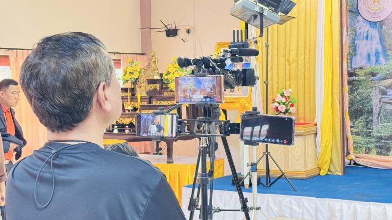 8. ว่าที่ พ.อ.ท. นิพนธ์  เพ็ชรใส ผอ.สกร.ประจำจังหวัดกำแพงเพชร นำบุคลากรในสังกัด ถ่ายทำรายการ สกร.วาไรตี้